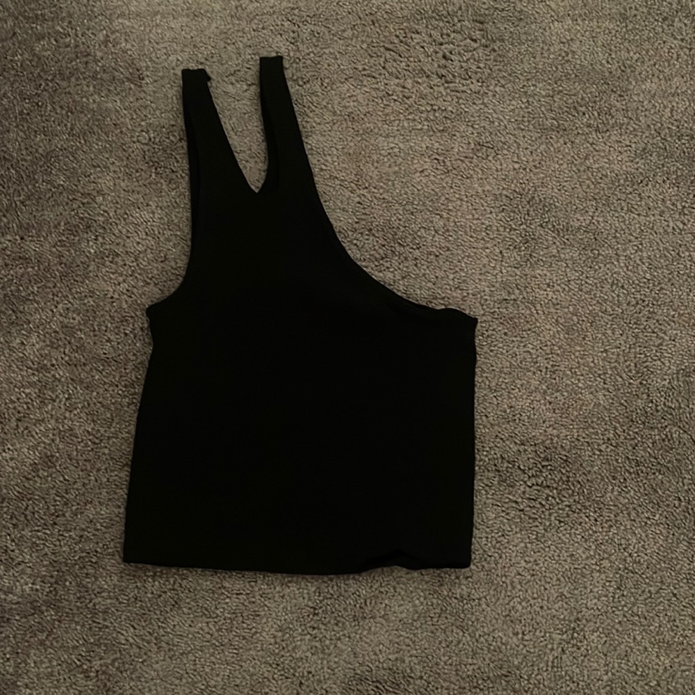 One shoulder crop tank